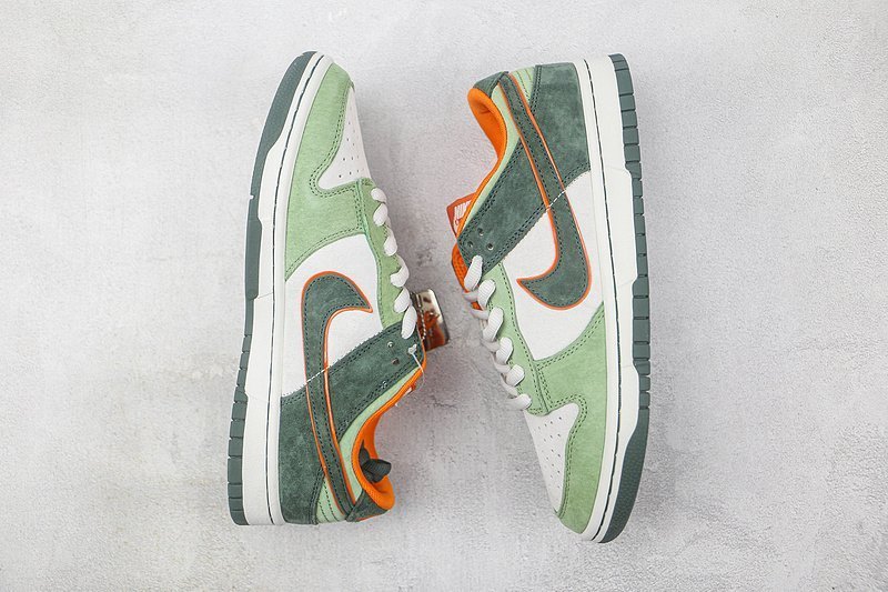 Otomo Katsuhiro x Nike SB Dunk Low "Steamboy OST" фото № 7