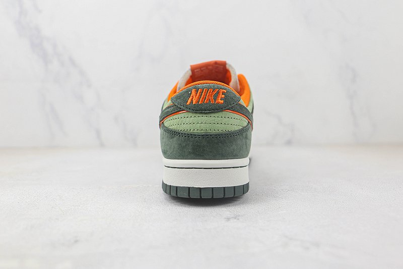 Otomo Katsuhiro x Nike SB Dunk Low "Steamboy OST" фото № 8