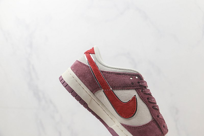 Otomo Katsuhiro x Nike SB Dunk Low "Steamboy OST/Purplish Red" фото № 3
