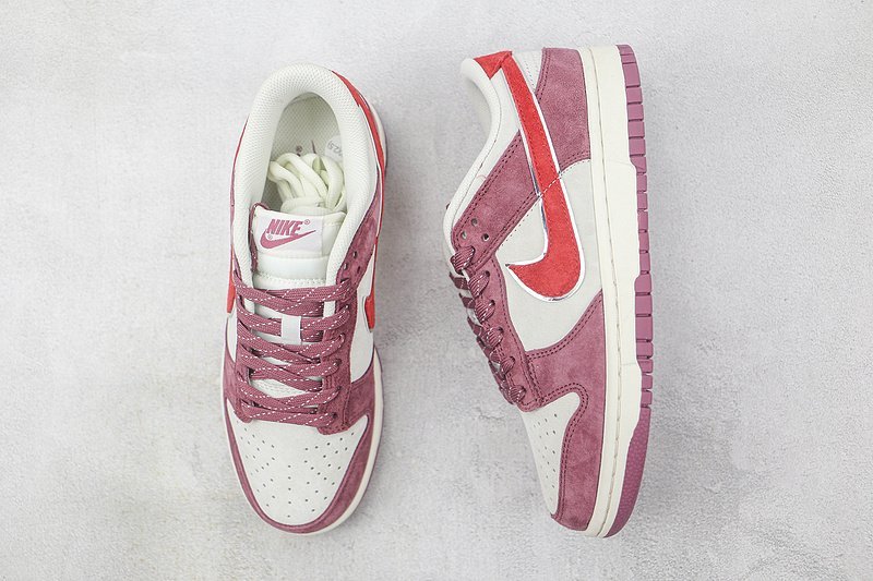 Otomo Katsuhiro x Nike SB Dunk Low "Steamboy OST/Purplish Red" фото № 7