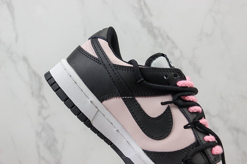Nike Dunk Low "Pink Foam/Black" фото № 3