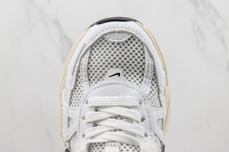 Nike Runtekk "White/Grey/Coconut Milk" фото № 3