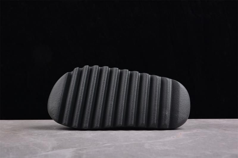 Adidas Yeezy Slides "Dark Onyx" фото № 4