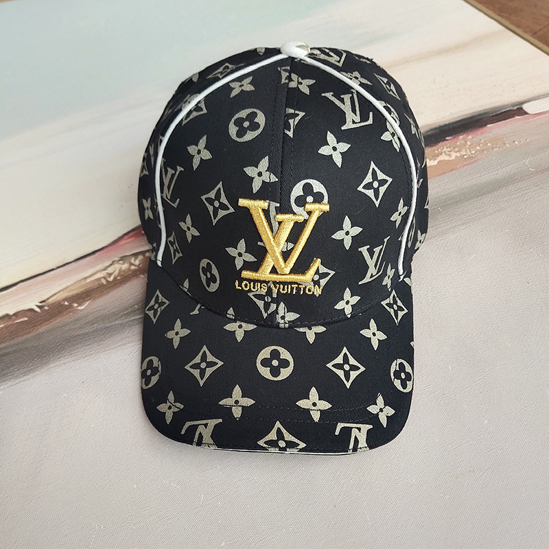 Кепка Louis Vuitton With Imitation Of The Golden Logo "Black" фото № 3