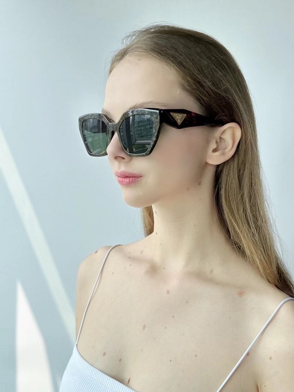 Солнцезащитные очки Prada Logo In Triangle On Side "Black/Green" фото № 3