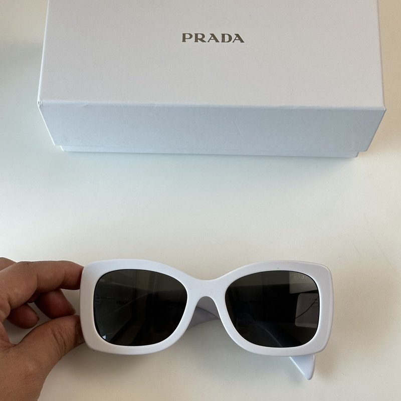 Солнцезащитные очки Prada Frame Decorated By Gold Inscription Side "White" фото № 2
