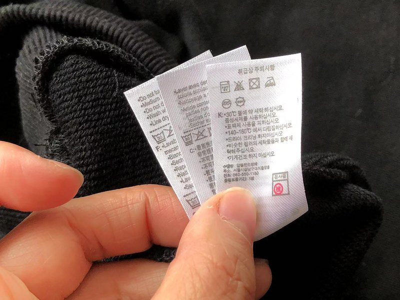 Свитшот Lacoste Plain And Small Logo Front "Black" фото № 6