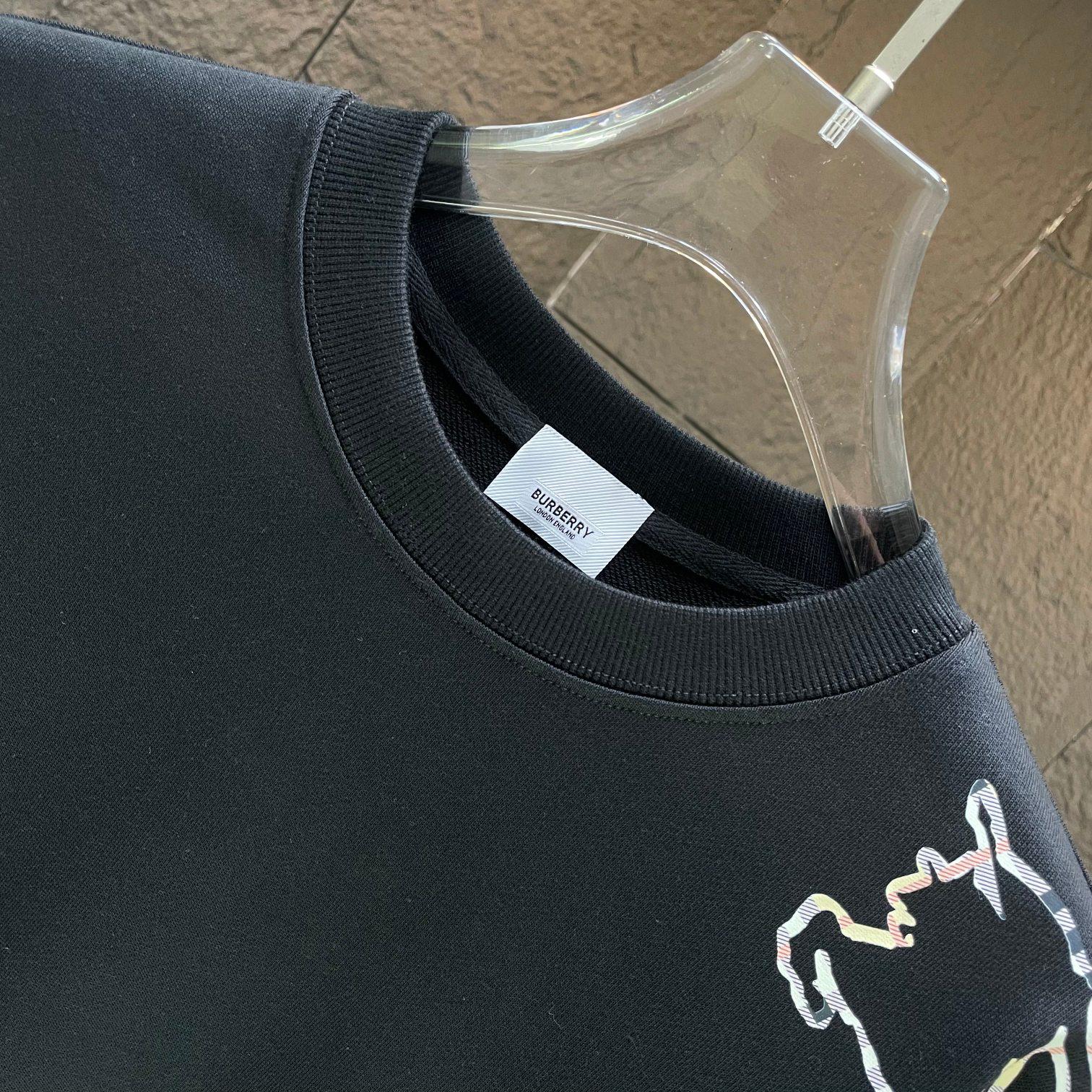 Свитшот Burberry Frontside Print On The Shoulder Warrior And Horse "Black" фото № 3