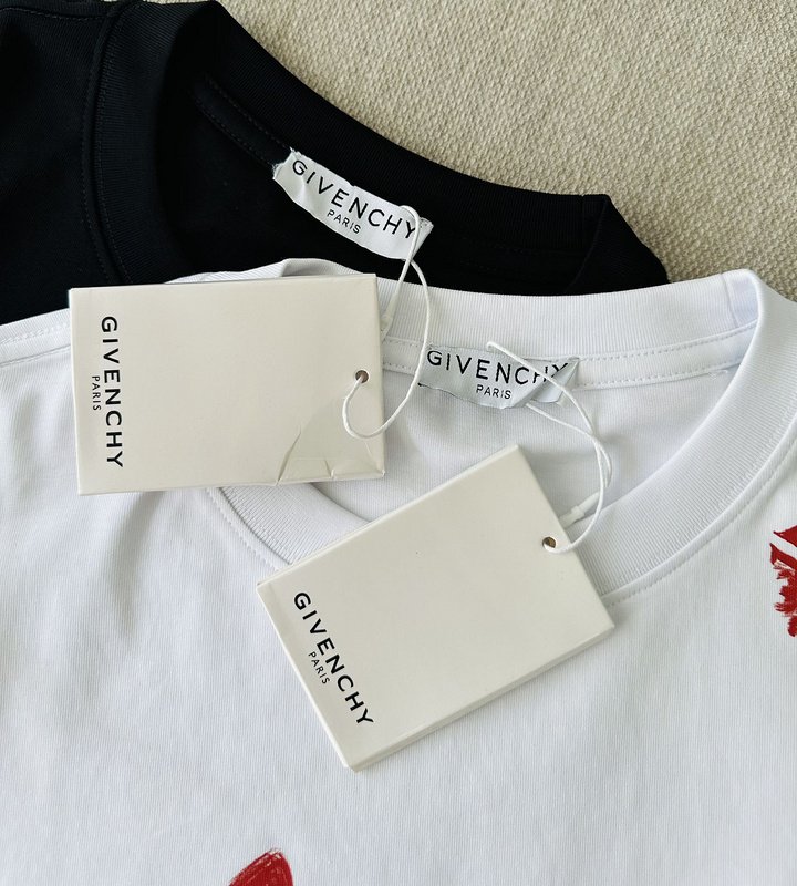 Футболка Givenchy Fatal Kiss "White" фото № 2