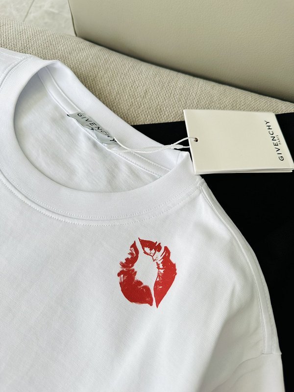 Футболка Givenchy Fatal Kiss "White" фото № 5