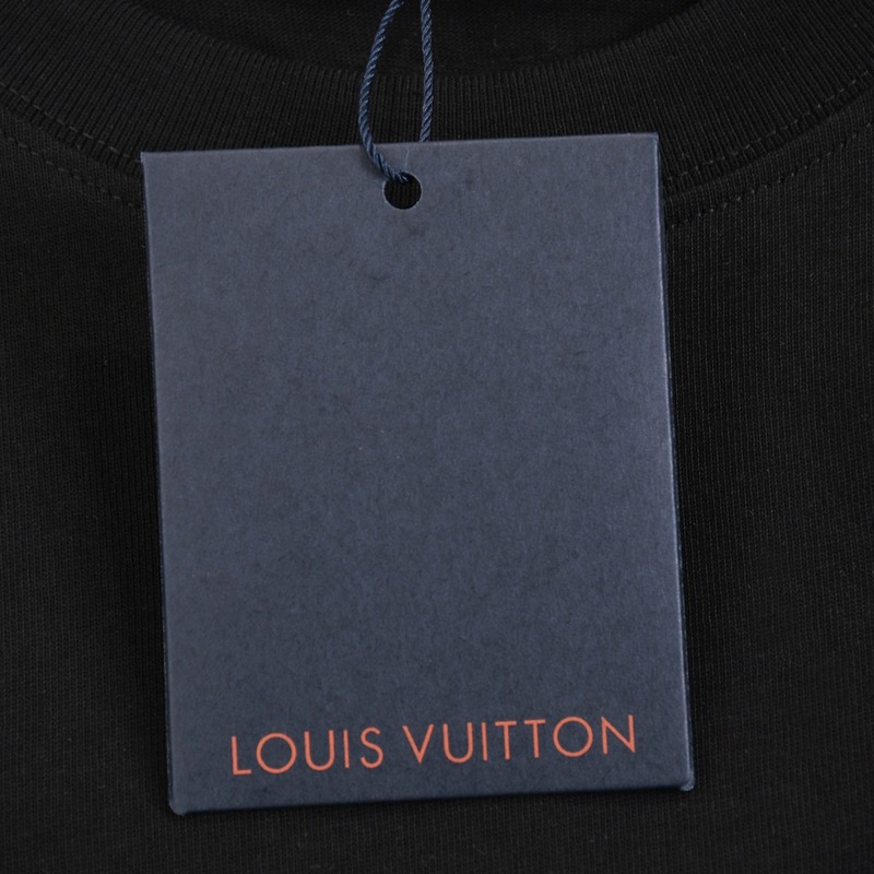 Футболка Louis Vuitton With An Elegant Logo And Brand Emblems "Black" фото № 3