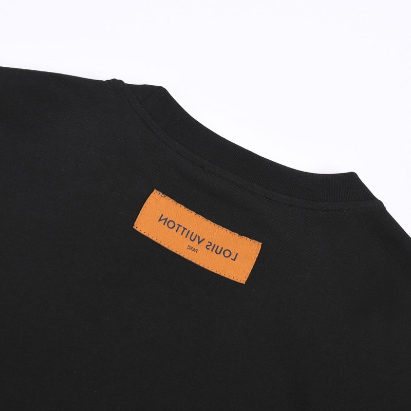 Футболка Louis Vuitton With An Elegant Logo And Brand Emblems "Black" фото № 7