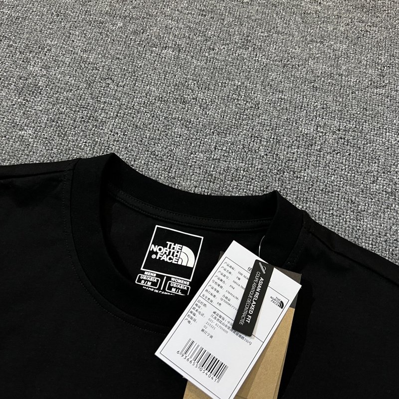 Футболка The North Face Top "Black" фото № 3