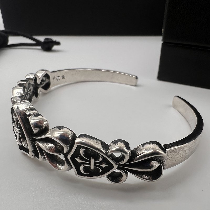 Браслет Chrome Hearts Open-End With Coat Of Arms "Silver" фото № 5