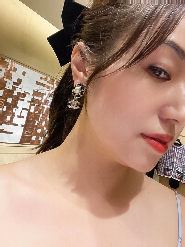 Серьги Chanel Logo Symbol Under Pearl "Gold" фото № 8