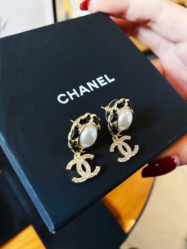 Серьги Chanel Logo Symbol Under Pearl "Gold" фото № 6