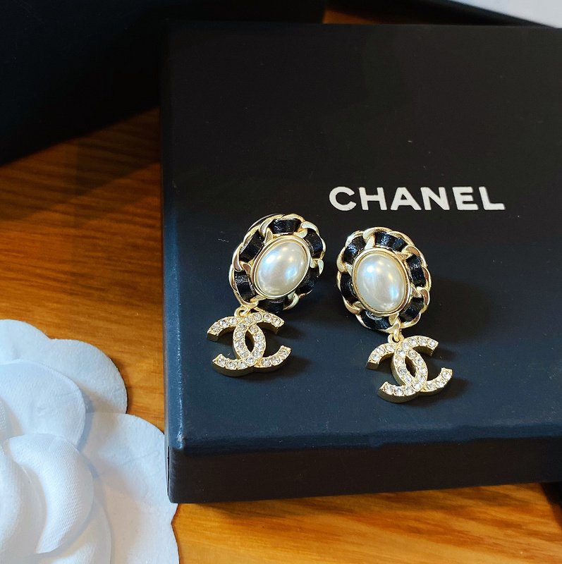 Серьги Chanel Logo Symbol Under Pearl "Gold" фото № 4