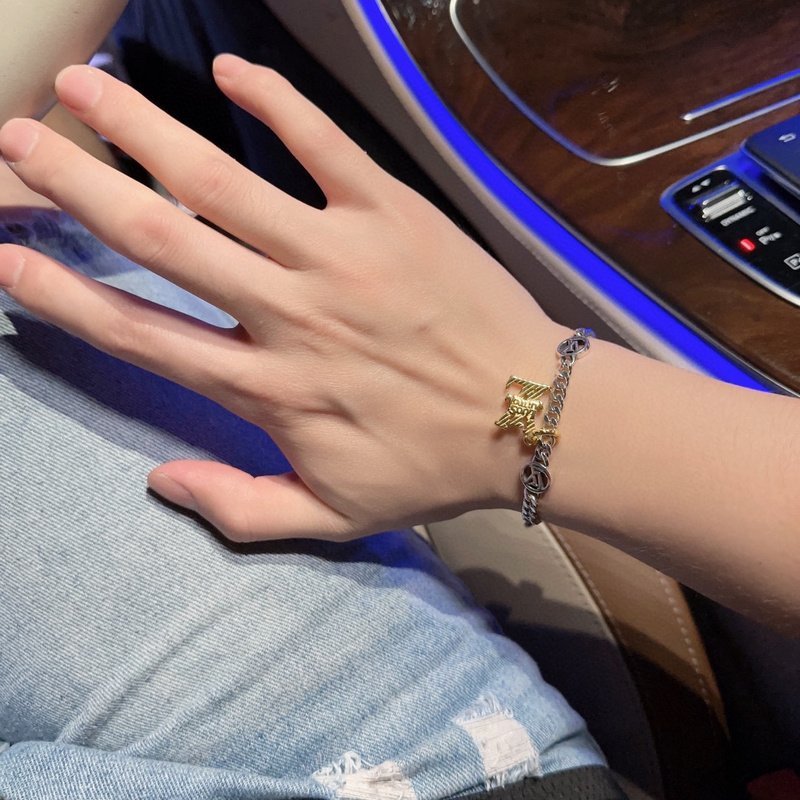 Браслет Louis Vuitton Wide Details Decorated By Logo In Circle "Silver" фото № 4