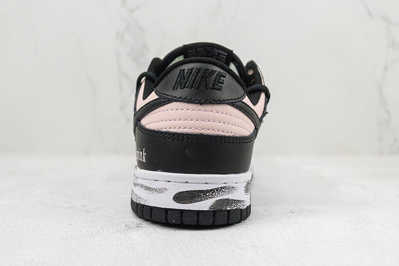 Nike SB Dunk Low "Blackpink" фото № 8