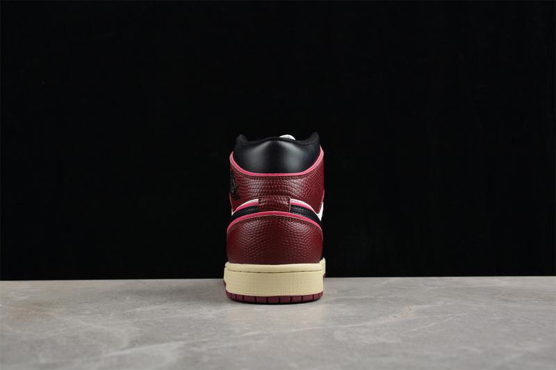 Air Jordan 1 Mid SE "Bordeaux" фото № 3