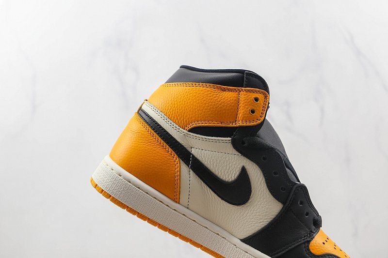 Air Jordan 1 High OG "Yellow Toe" фото № 4