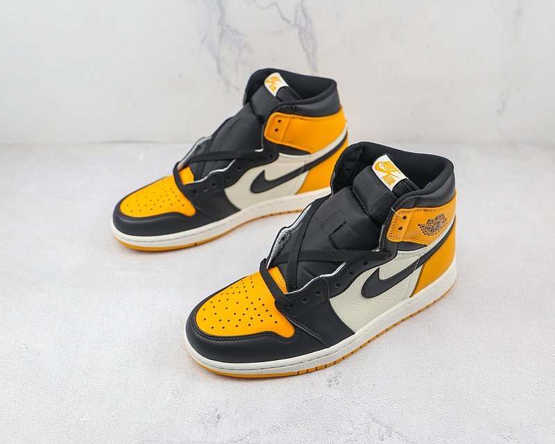 Air Jordan 1 High OG "Yellow Toe" фото № 5