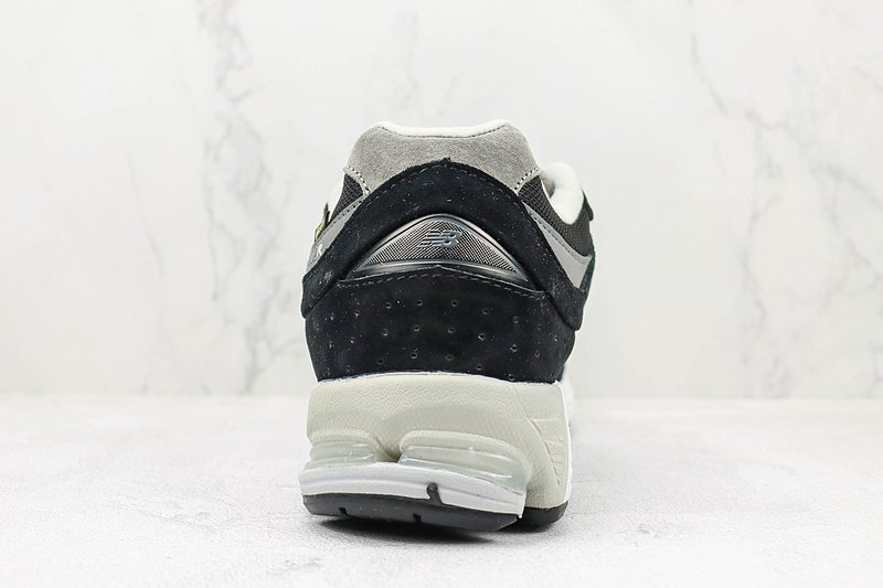 New Balance 2002R "Black/White" фото № 9