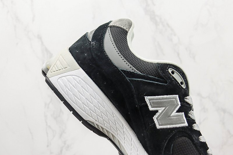New Balance 2002R "Black/White" фото № 3