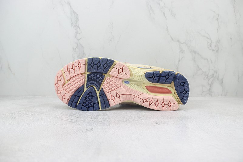 Hype DC x New Balance 2002R "Native Dynamics" фото № 8