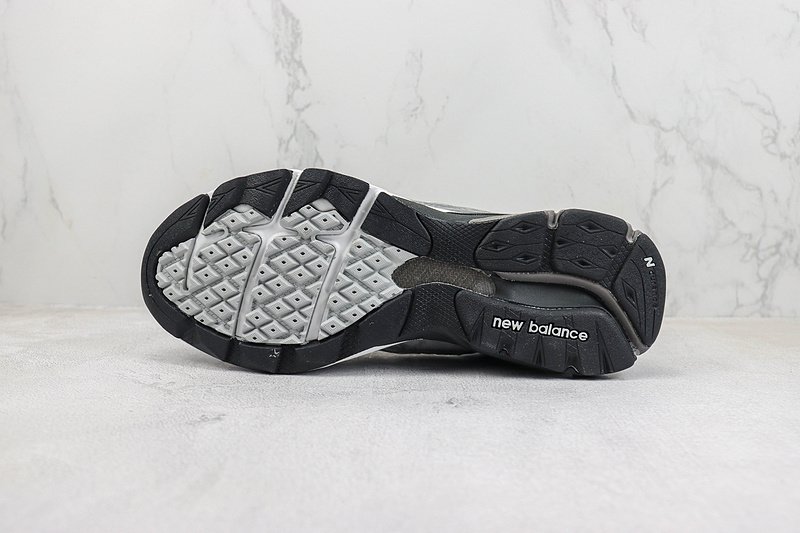 United Arrows & Sons x New Balance 990v3 "Grey" фото № 8