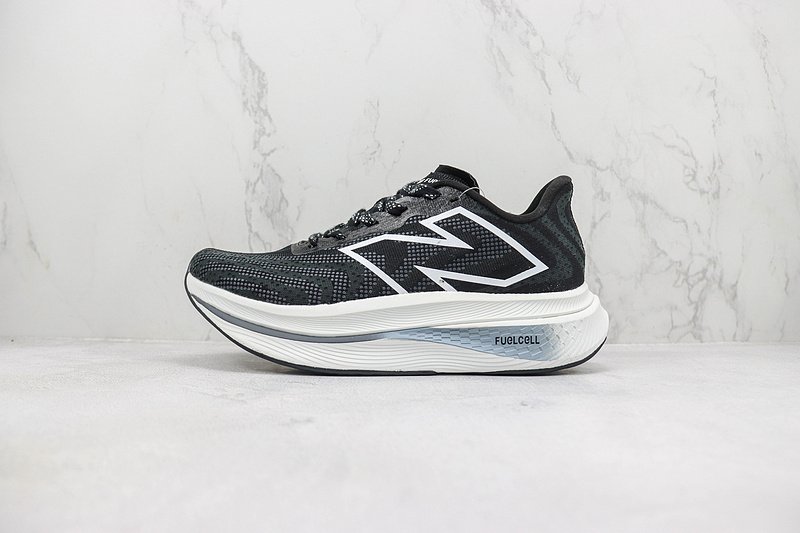 New Balance FuelCell RC Elite V3 "Black/White" фото № 2
