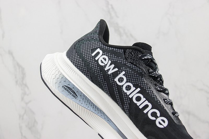 New Balance FuelCell RC Elite V3 "Black/White" фото № 3