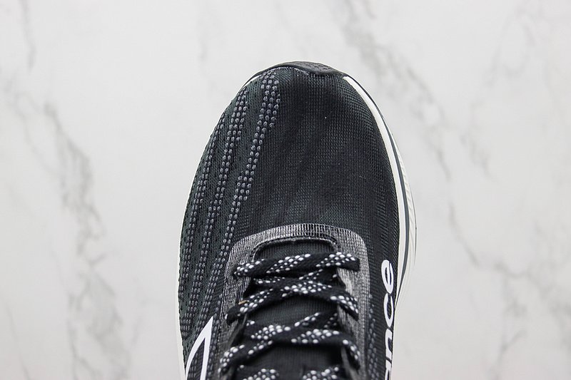 New Balance FuelCell RC Elite V3 "Black/White" фото № 4