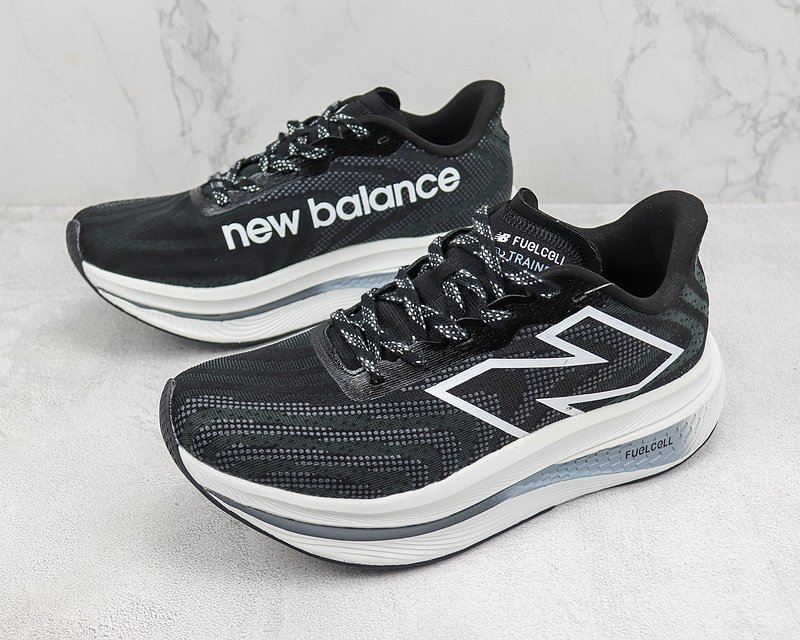 New Balance FuelCell RC Elite V3 "Black/White" фото № 5