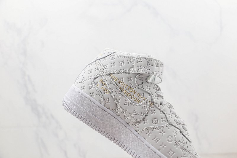 Louis Vuitton x Nike Air Force 1 Mid "White Monogram" фото № 3