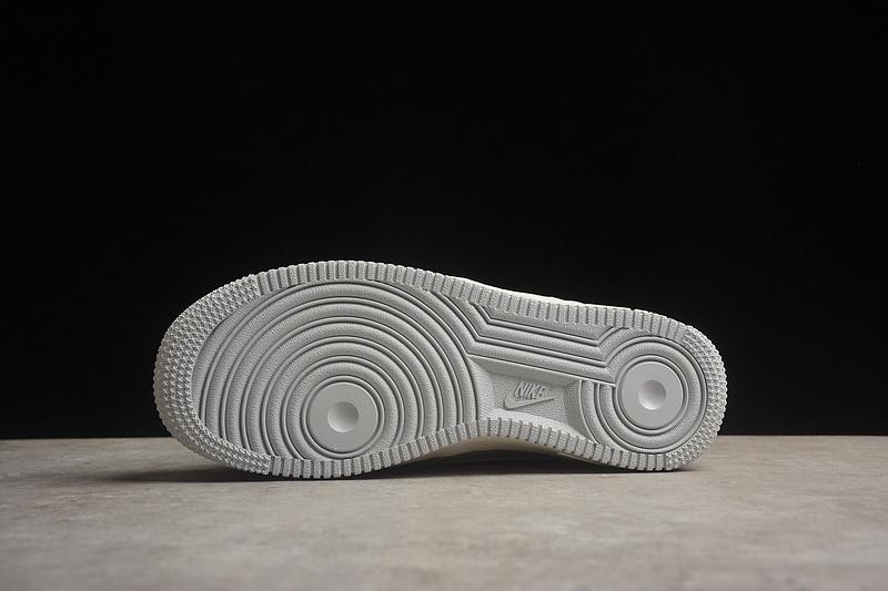 Louis Vuitton x Nike Air Force 1 "Silver Moon" фото № 6