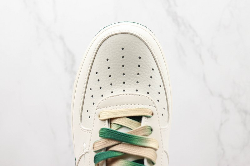 Milwaukee Bucks x Nike Air Force 1 Low "White Champaigne/George Green" фото № 4