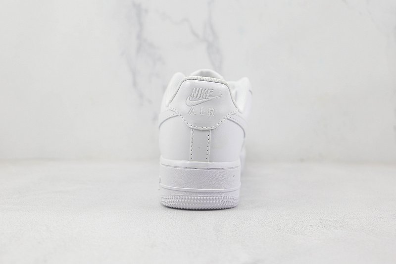Nike Air Force 1 Low "Triple White/Luminous" фото № 9