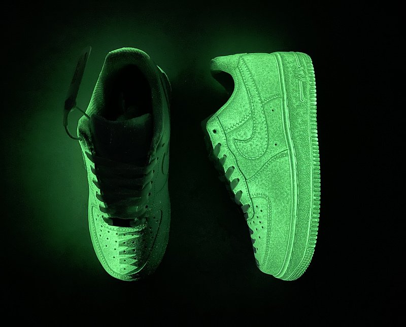 Nike Air Force 1 Low "Triple White/Luminous" фото № 6