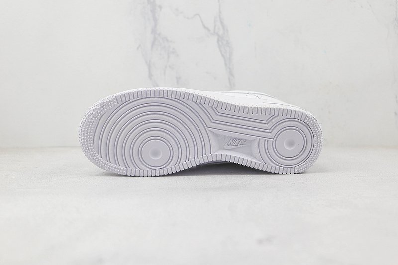 Nike Air Force 1 Low "Triple White/Luminous" фото № 8