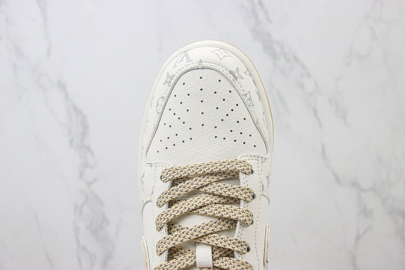 Louis Vuitton x Nike Dunk Low "White/Havana Cream/Monogram" фото № 4
