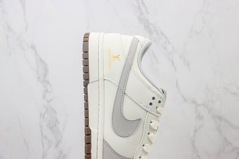 Louis Vuitton x Nike Dunk Low "Light Silver Corduroy/White" фото № 3