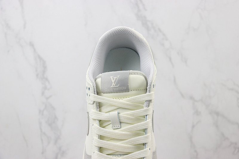 Louis Vuitton x Nike Dunk Low "Light Silver Corduroy/White" фото № 5