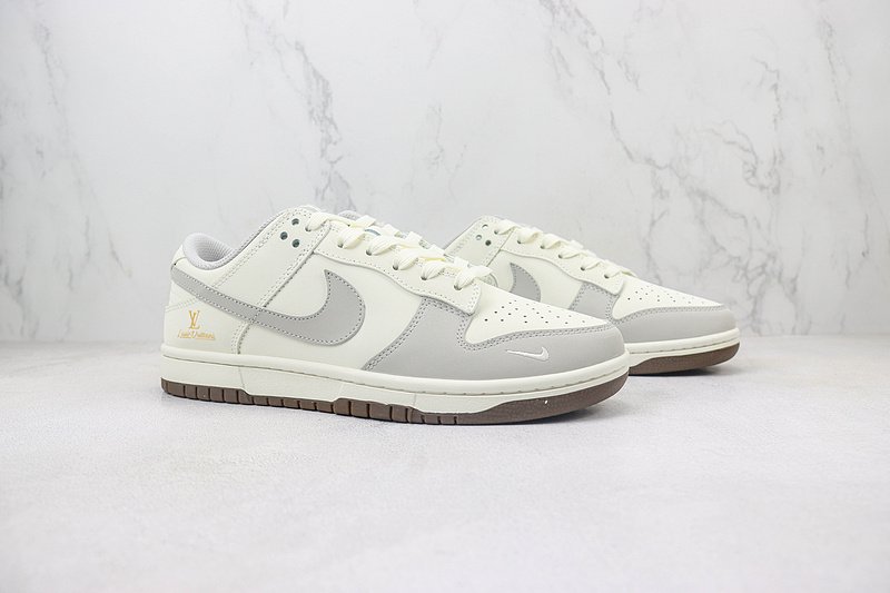 Louis Vuitton x Nike Dunk Low "Light Silver Corduroy/White" фото № 6
