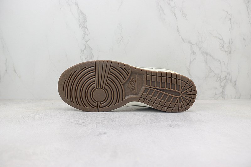 Louis Vuitton x Nike Dunk Low "Light Silver Corduroy/White" фото № 8