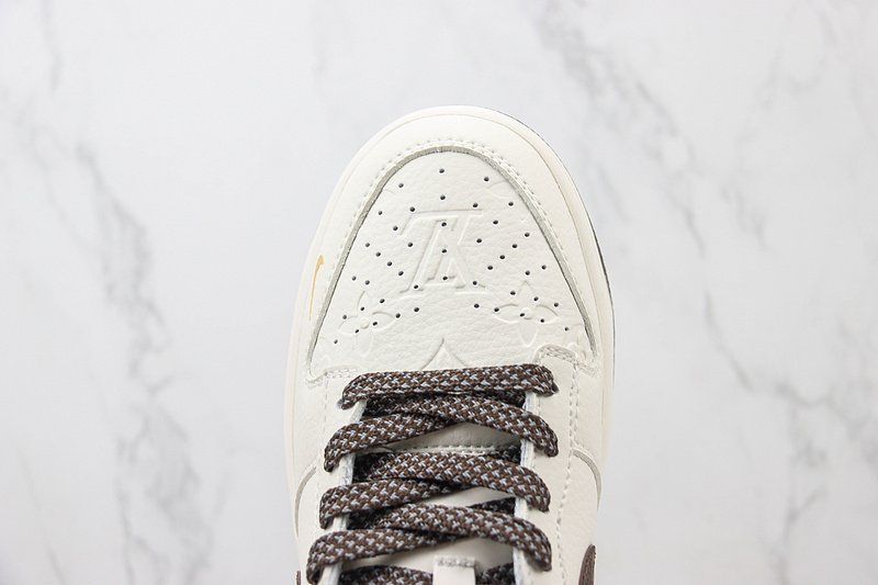 Louis Vuitton x Nike Dunk Low "Cedar Brown/Cream White/Monogram Swoosh" фото № 4