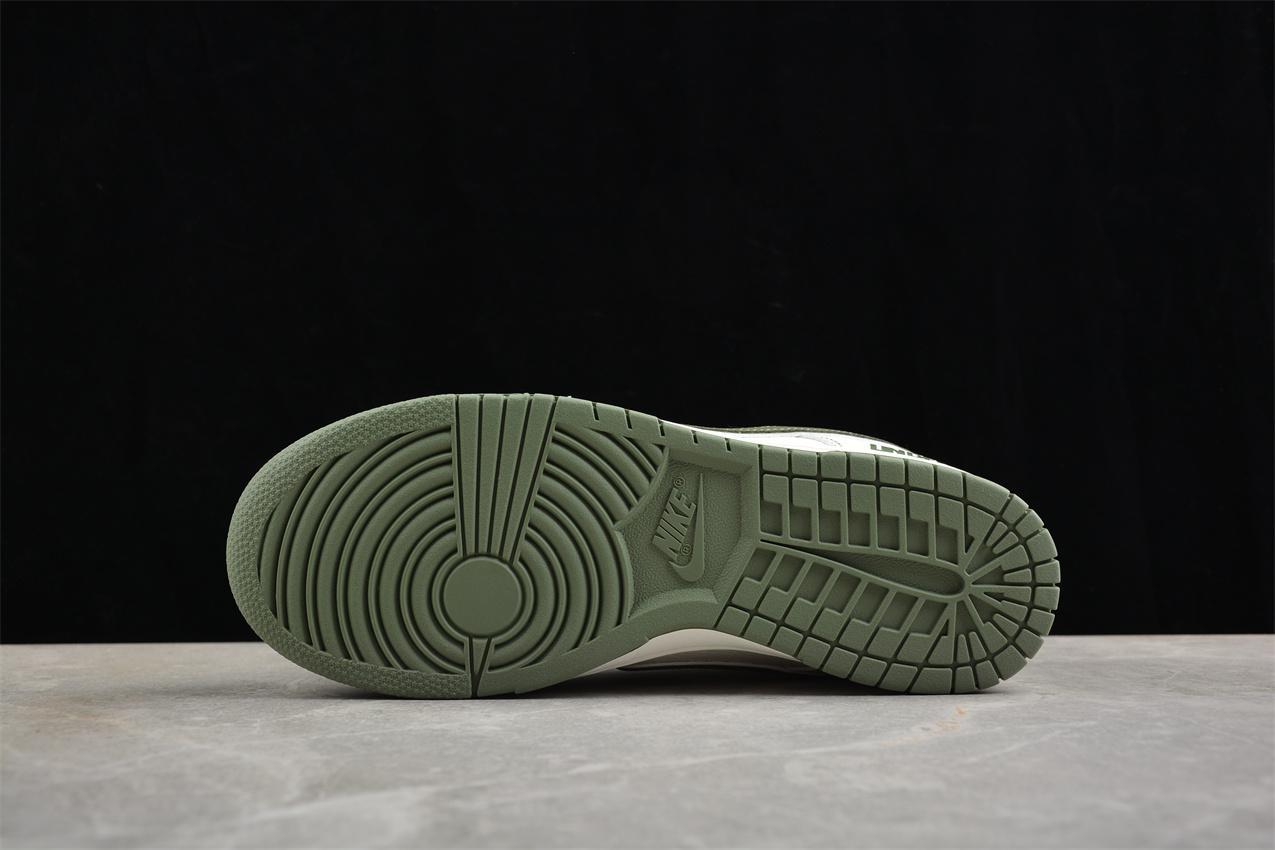 Undefeated x Nike SB Dunk Low "White/Green" фото № 4