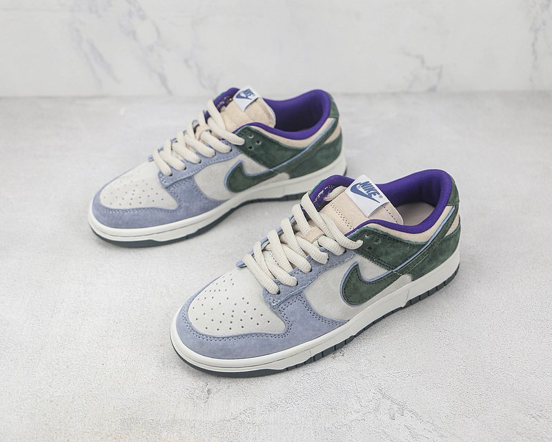 Otomo Katsuhiro x Nike SB Dunk Low "Blue Greenly" фото № 5