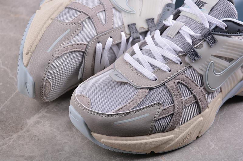 Nike V2K Run "Light Bone Metallic Platinum" фото № 7