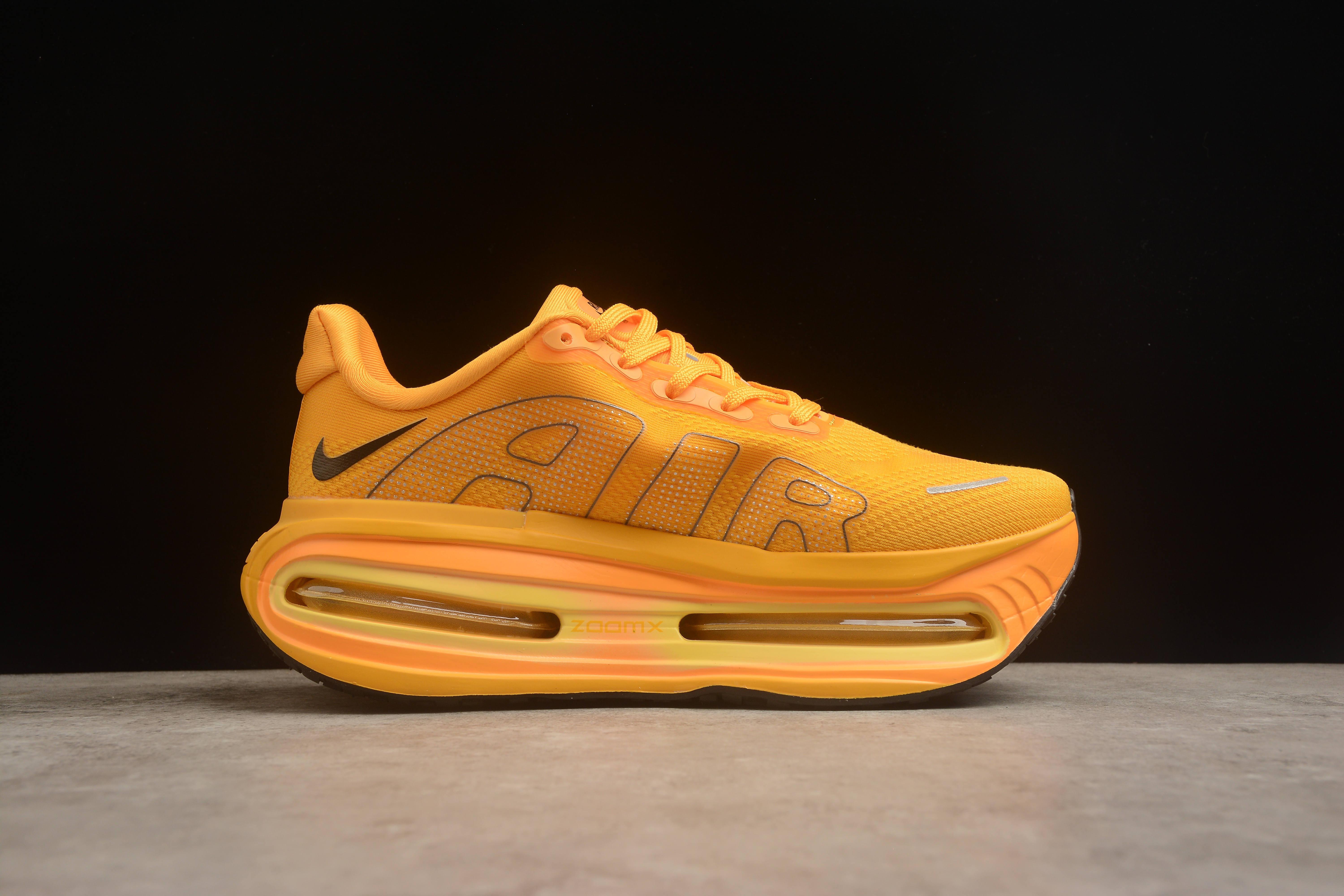 Nike Vomero Premium "University Gold/Black" фото № 7